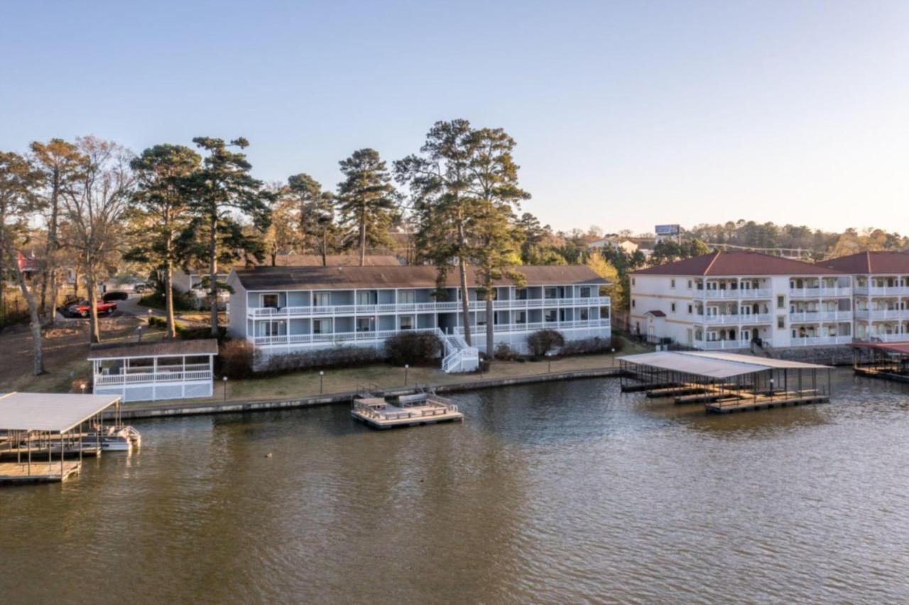 The Hamilton - Lakefront & Studio Suites, 温泉城 外观 照片