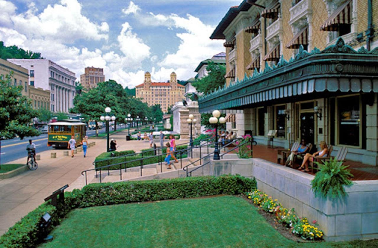 The Hamilton - Lakefront & Studio Suites, 温泉城 外观 照片